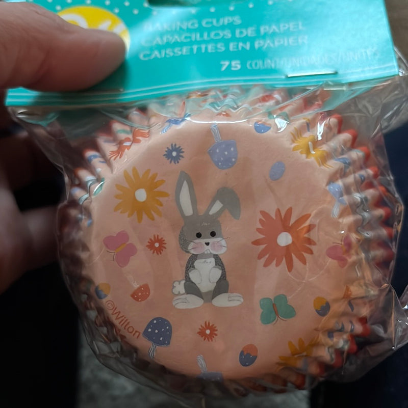 75ct Baking Cups - Bunny Scene - 75 Pieces